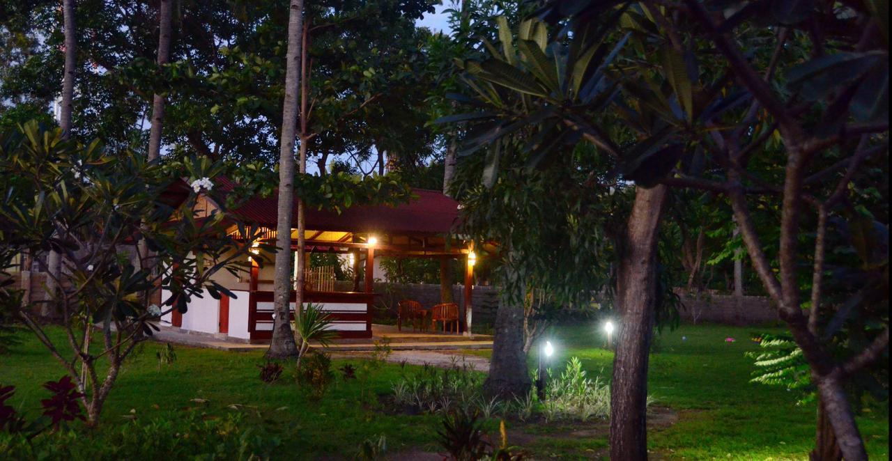 Amigos Bungalows Gili Meno Esterno foto