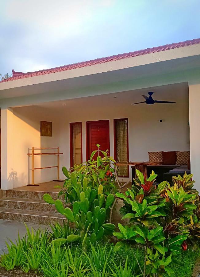 Amigos Bungalows Gili Meno Esterno foto